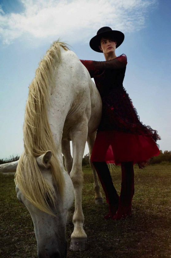 isabeli-fontana-by-cedric-buchet-elle-france-august-2015-07-557x840