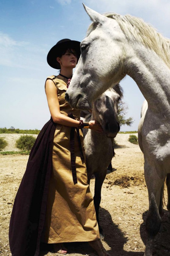 isabeli-fontana-by-cedric-buchet-elle-france-august-2015-23-557x840