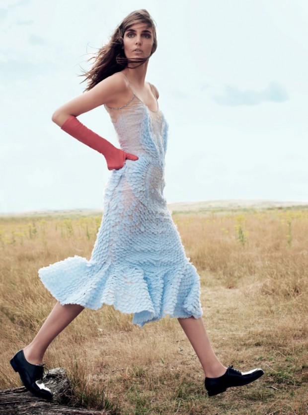 suzanne-bijoch-by-regan-cameron-for-harper s-bazaar-uk-november-2015-4-620x835