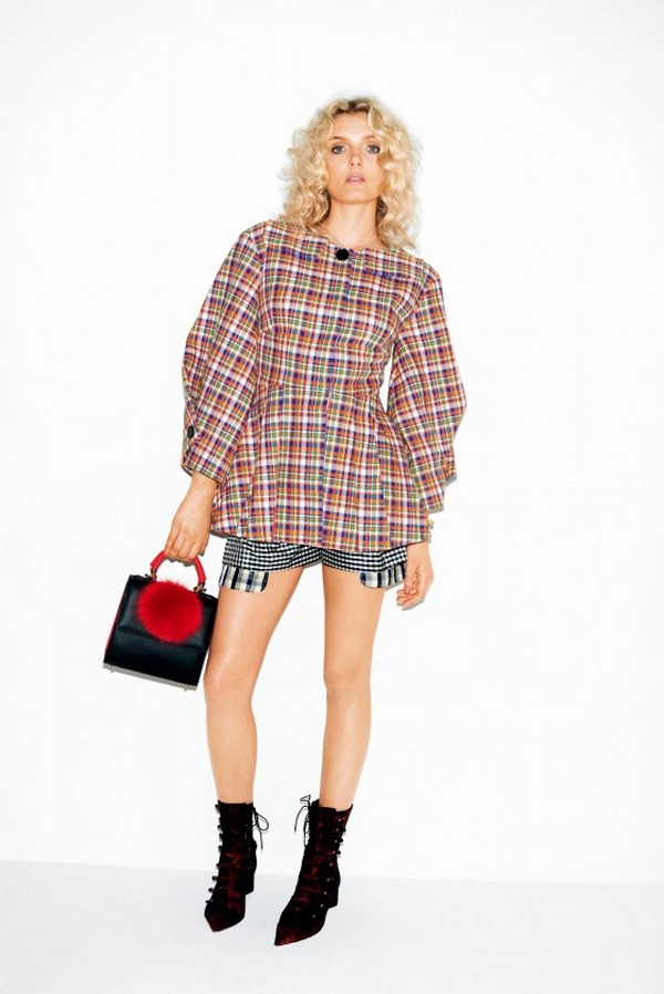 Vogue-Japan-January-2016-Lily-Donaldson-by-Katja-Rahlwes-021-561x840