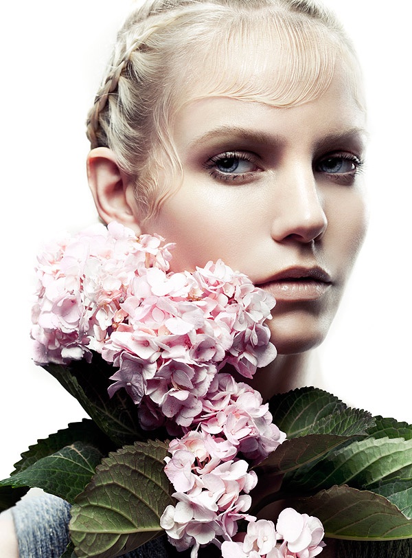 Bazaar-Vietnam-Kiss-Curls-Beauty-Editorial01