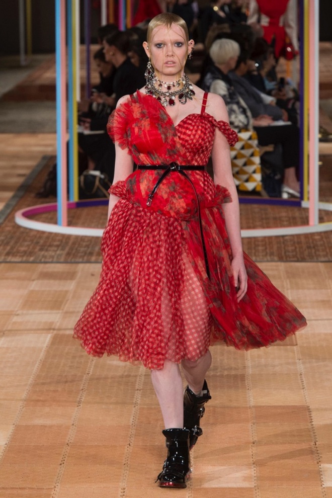 Alexander McQueen Spring Summer 2018 Runway15
