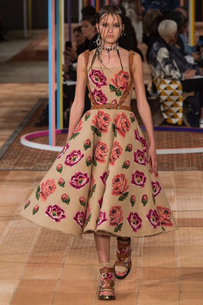 Alexander McQueen Spring Summer 2018 Runway15