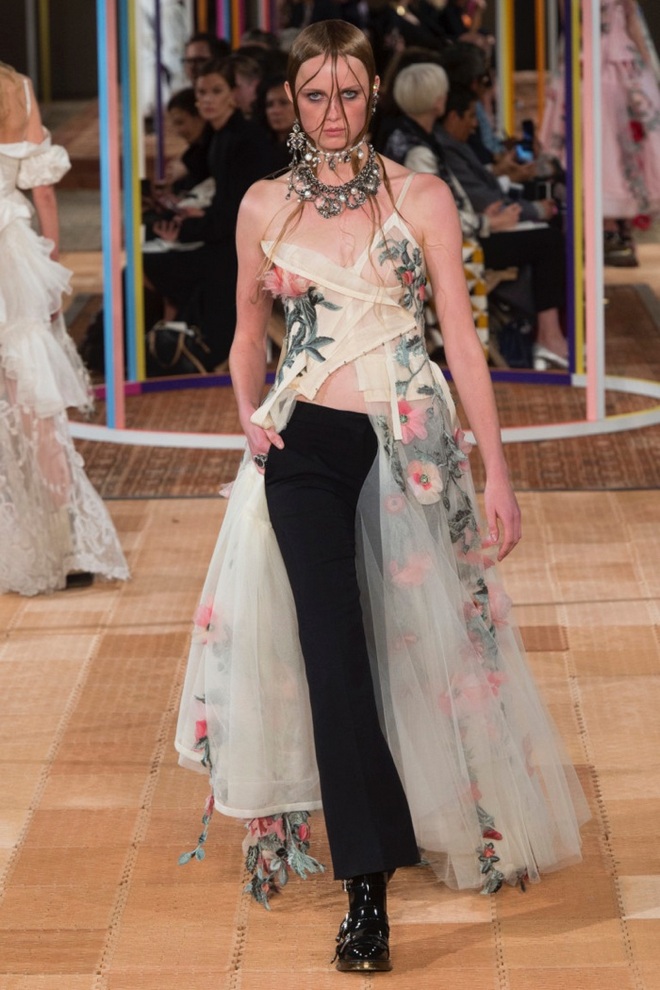 Alexander McQueen Spring Summer 2018 Runway15