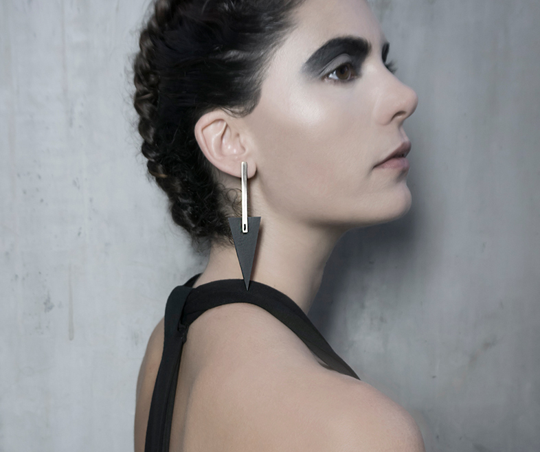 Aumorfia LibertaVolI Bar L earrings silv lnd cr
