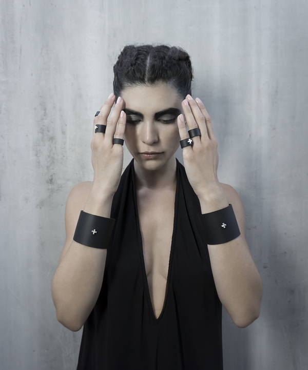 Aumorfia LibertaVolI Bar L earrings silv lnd cr