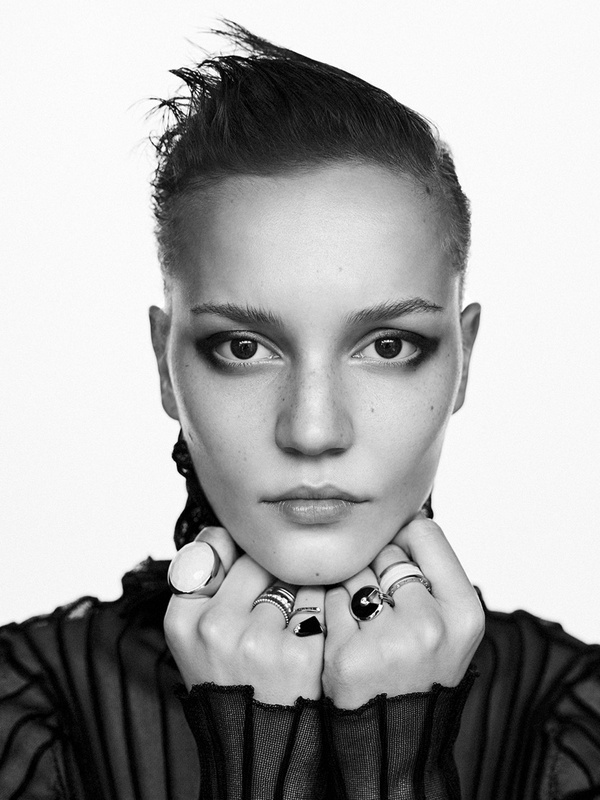 Lina Hoss03